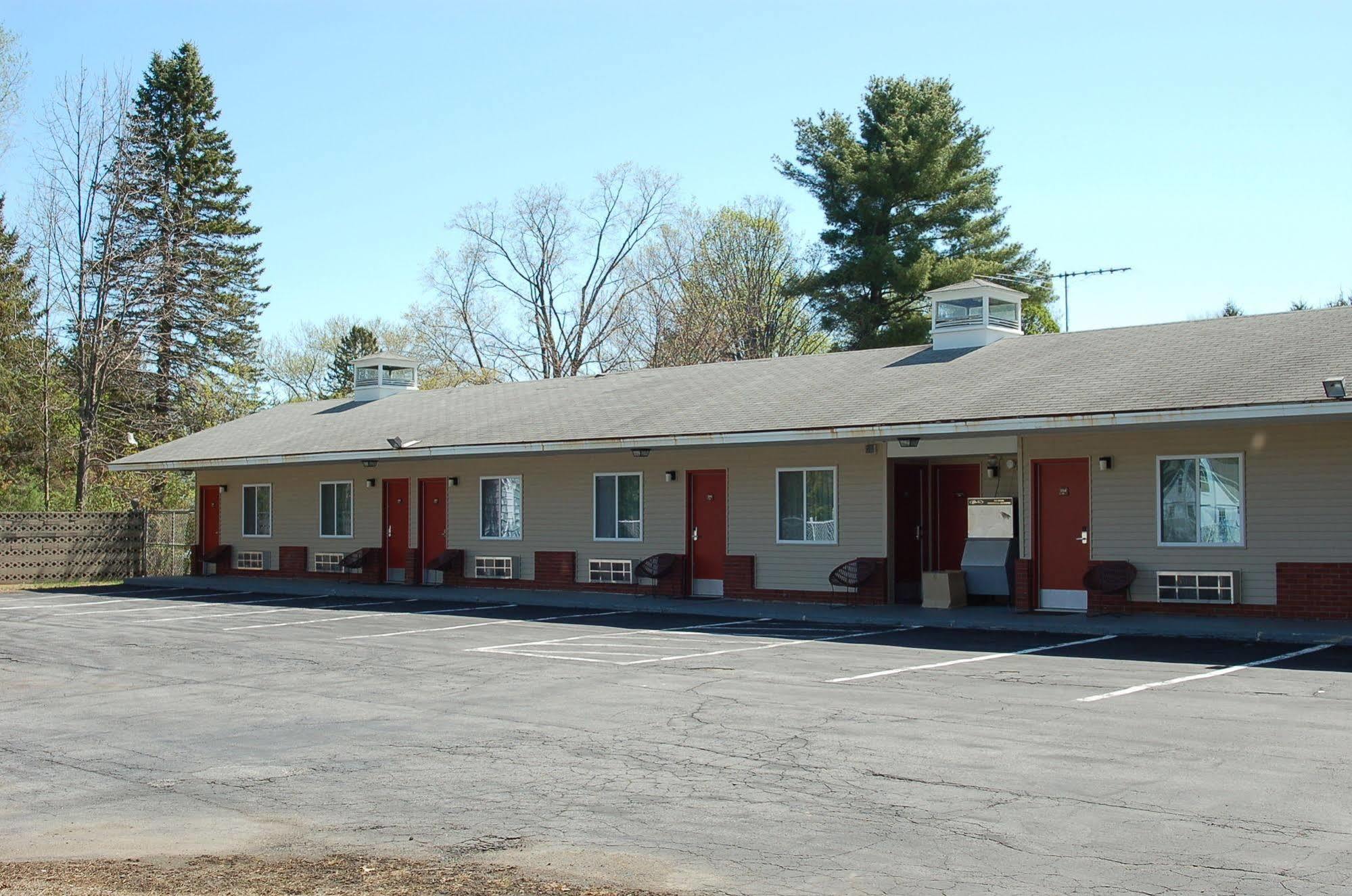 Blue Sky Inn Glens Falls-Saratoga-Lake George Extérieur photo