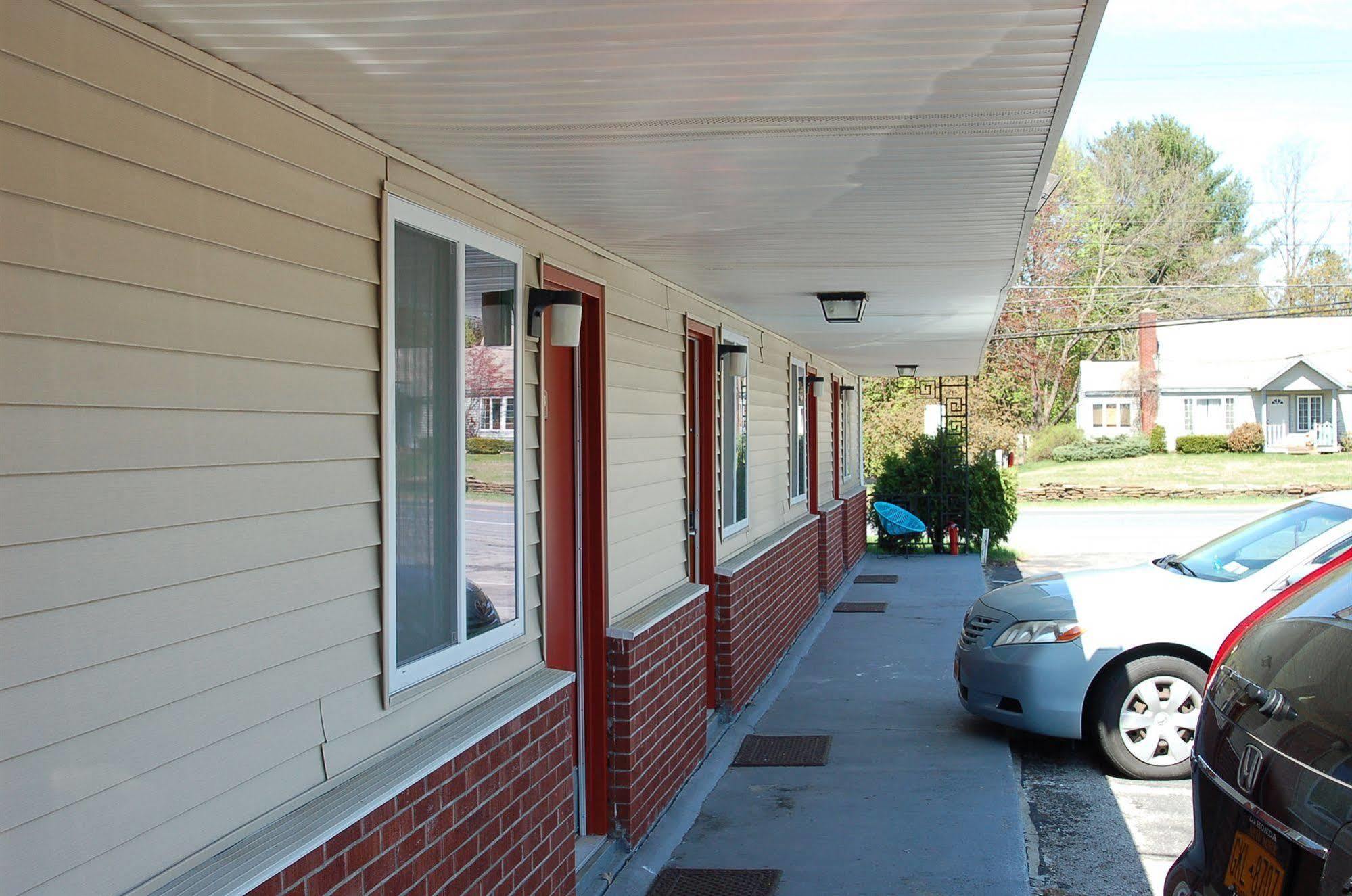 Blue Sky Inn Glens Falls-Saratoga-Lake George Extérieur photo