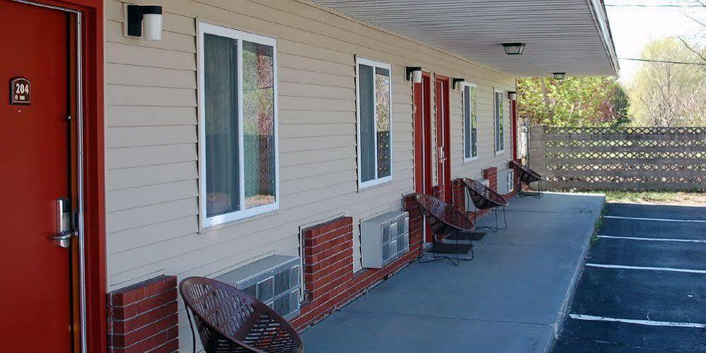 Blue Sky Inn Glens Falls-Saratoga-Lake George Extérieur photo