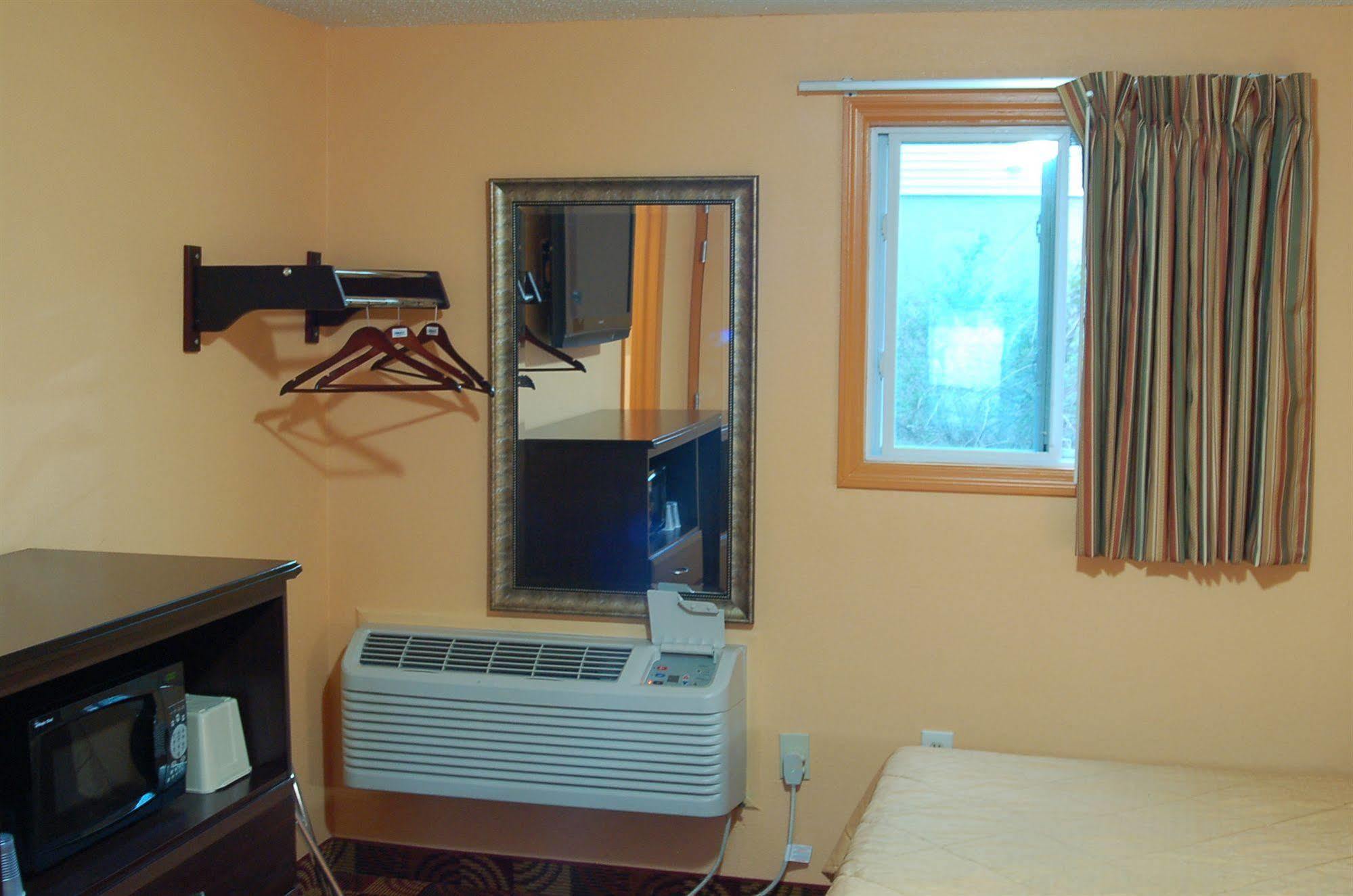 Blue Sky Inn Glens Falls-Saratoga-Lake George Extérieur photo