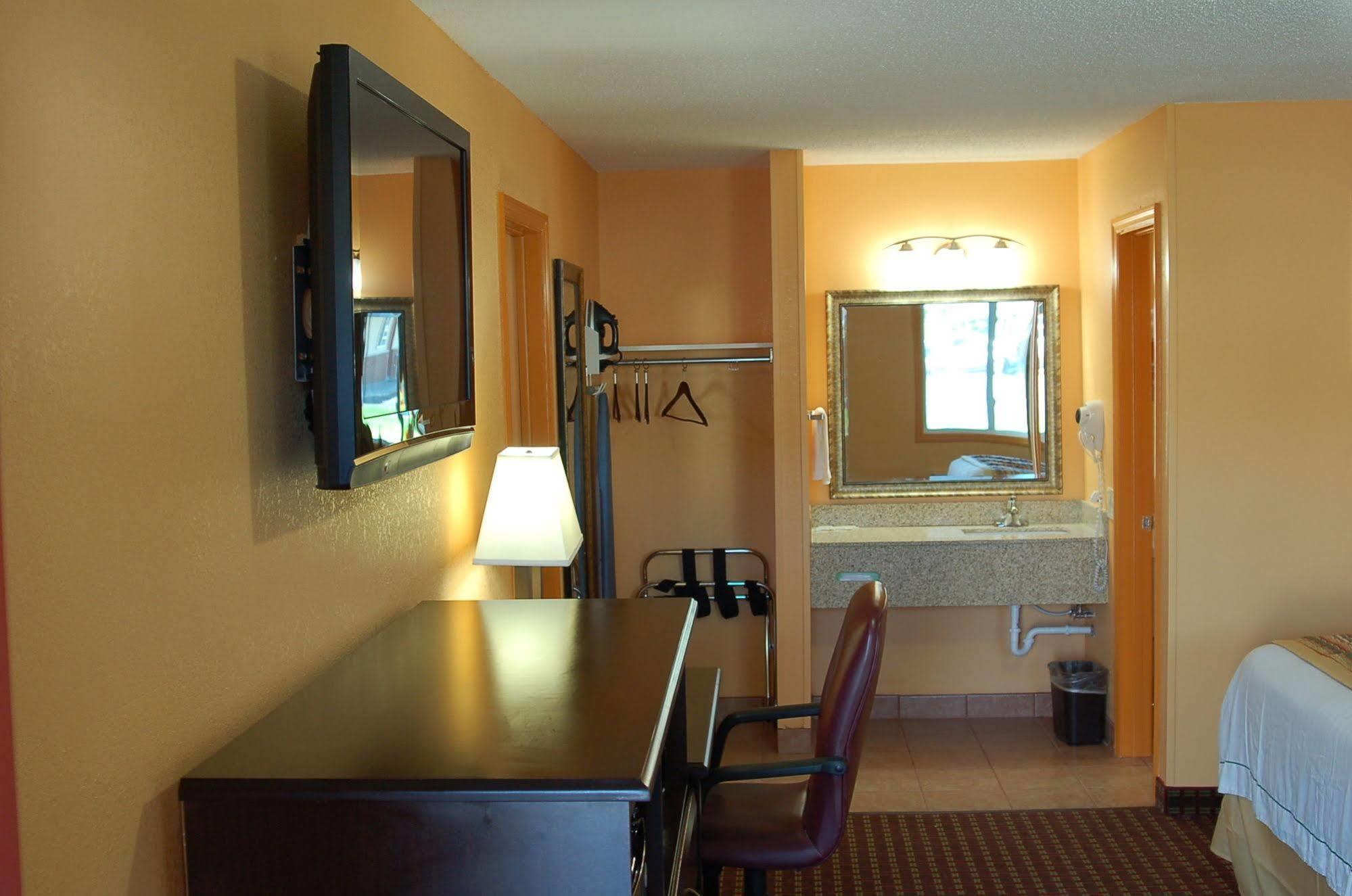 Blue Sky Inn Glens Falls-Saratoga-Lake George Extérieur photo