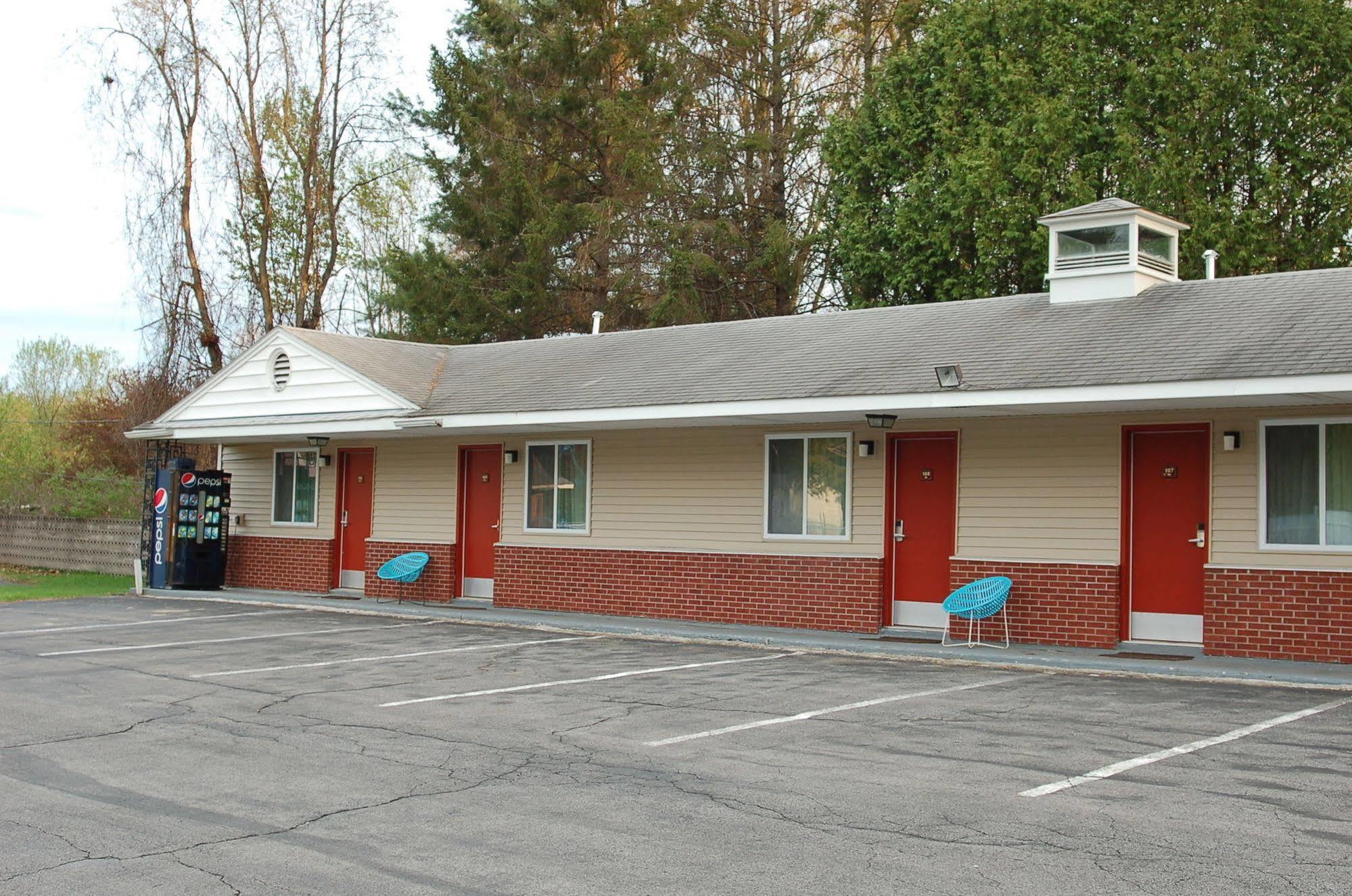 Blue Sky Inn Glens Falls-Saratoga-Lake George Extérieur photo